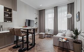 New! Luxury Apartment In The Center Of Odessa Overlooking Deribasovskaya Str. Low Price!